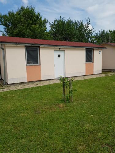 Napraforgó Apartmanok - image 4