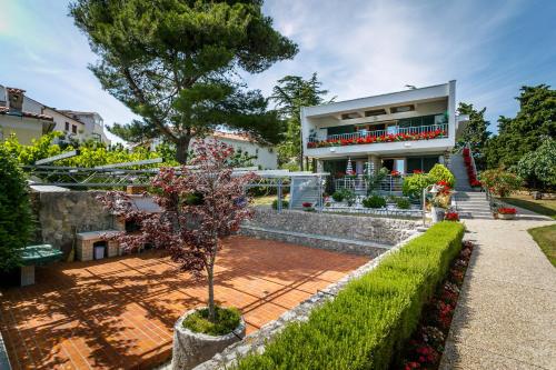 Studios Nada - main image