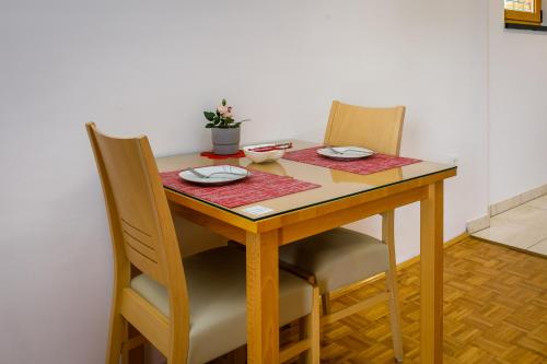 Studios Nada - image 12