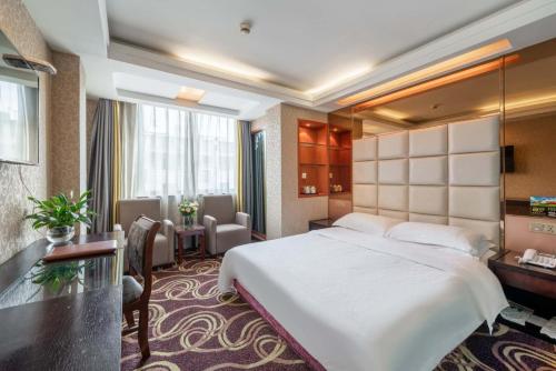 1 queen bed