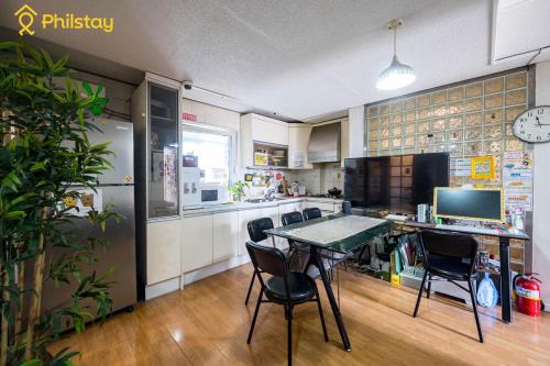 มาม่า & ปาป๊า ฮงแด เกสต์เฮาส์ (Mamas and Papas Hongdae Guesthouse) in ฮงแด
