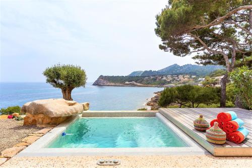  Front Line Sea Villa In Mallorca Up to 6 Guests in Font de Sa Cala