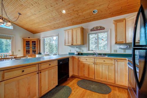 Daniels Mountain View Log Cabin home - image 4