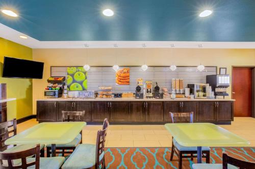 La Quinta by Wyndham Floresville in Floresville, USA