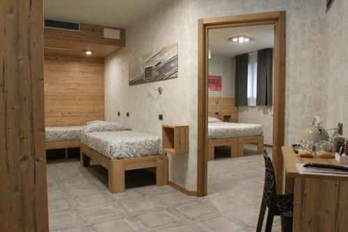 Hotel Bed & Rooms , Corte Rossa -1 Min Walk To Bernina Express chambre d'hôte Tirano