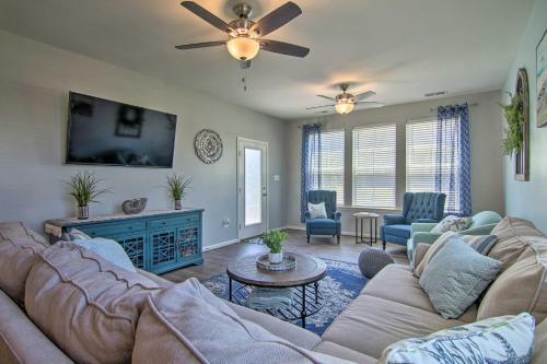. Sunny End-Unit Townhome–Steps to Resort Amenities!