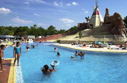 Quest en France Holidays - Mobile home at St Jean de Monts