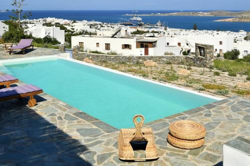 Saint John residence with 3 bedrooms & Pool gîte à louer Parikia