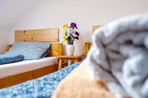 2 twin beds