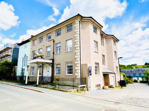 Golden Lion House - An Impressive, Historic And Spacious Townhouse, Ashburton