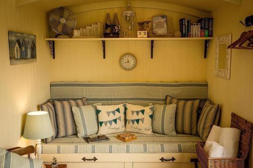The Tregothnan Shepherds Hut - image 3
