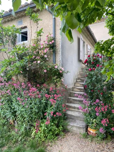 Petit studio Le Pigeonnier à 5 mn de Lourmarin