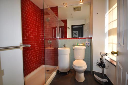 Superior Queen Room image 5