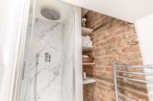 Charming cottage in WINDSOR - WALK TO CASTLE &SHOPS! - By Tempstay, Windsor (Foto 6)