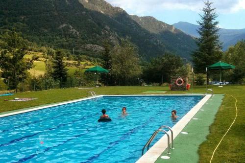 Úszómedence, Dúplex Àreu, Pallars (Duplex Areu, Pallars) in Alins