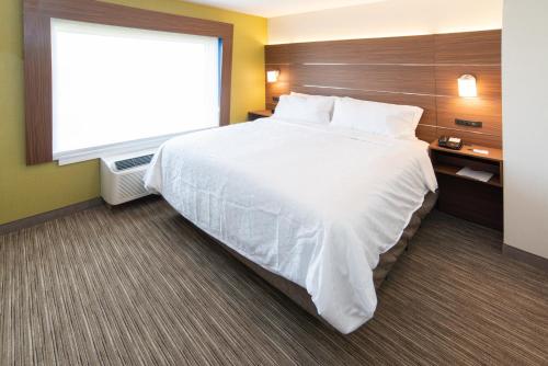 Holiday Inn Express & Suites - North Battleford, an IHG Hotel