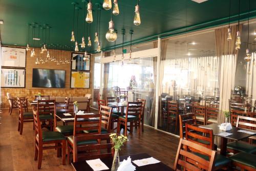 Εστιατόριο, H+ Hotel in Ντουραδος