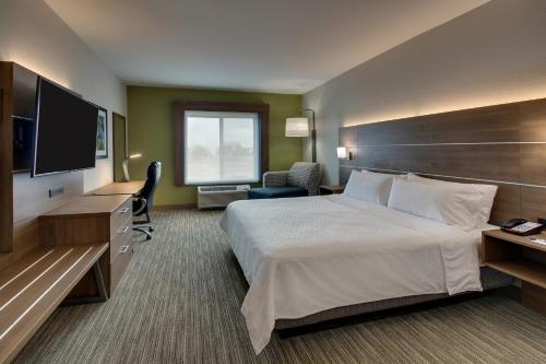 Holiday Inn Express Hotel & Suites Waukegan/Gurnee, an IHG Hotel