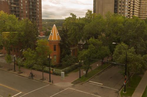 Holiday Inn Express Edmonton Downtown, an IHG Hotel