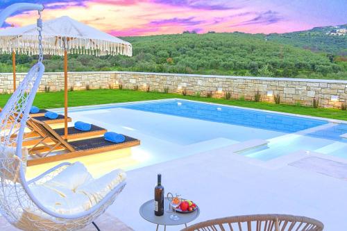 Blue Lake Villa Heated Pool - main image