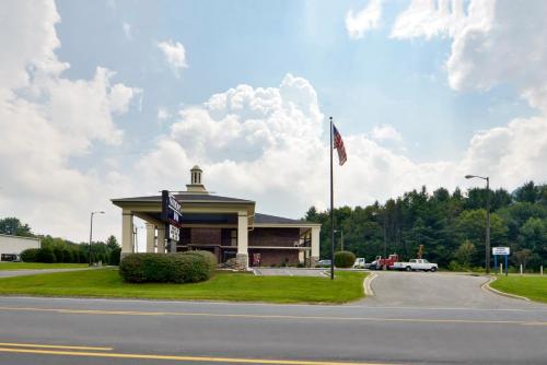 Nations Inn - West Jefferson - 출입구