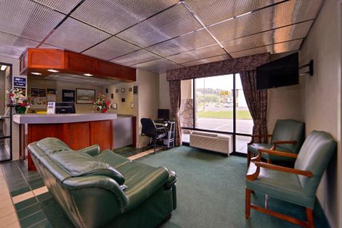 Nations Inn - West Jefferson - 로비