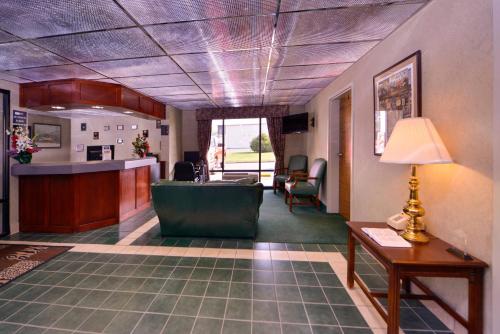 Nations Inn - West Jefferson - 로비