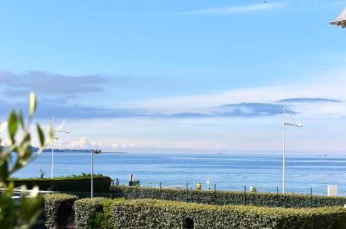 Villa neuve sur pilotis vue mer à 30m de la plage - Location, gîte - Plérin