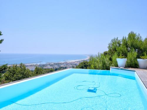 VILLA AVEC PISCINE SETE MONT SAINT CLAIR gîte à louer Saint-Joseph