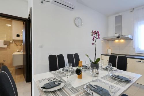 Apartments Lisac