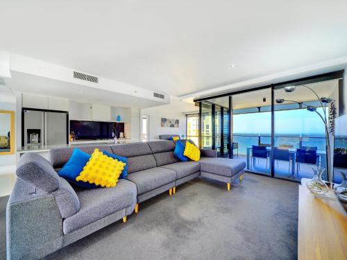 Circle on Cavill 37th Floor Ocean and River Views