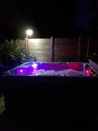 chambre au nuit étoile et jacuzzi prive