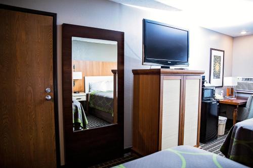 Super 8 by Wyndham Holbrook