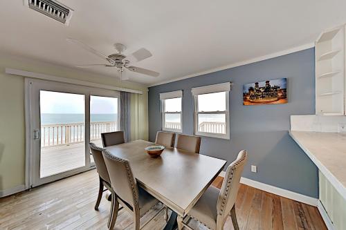 Hercules by the Sea with Expansive Deck & Patio home - image 6