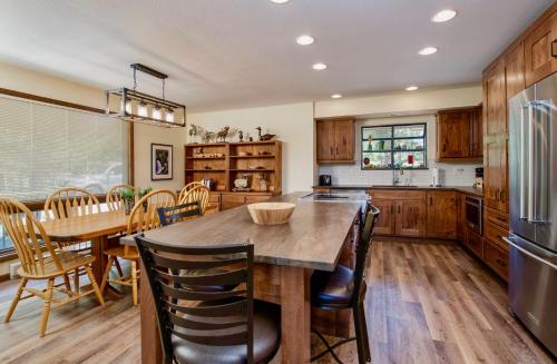 Griffin Family Condominium (4 Bedroom condo) - image 3