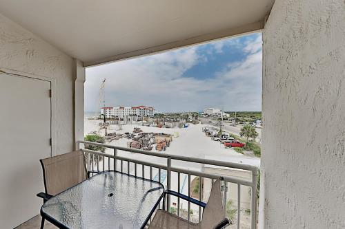 Sugar Beach Top-Floor Condo with Balcony & Pools condo - image 3