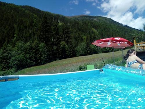 Peldbaseins, Bed & Breakfast Dolomiti Bey Haus Pinter in Assling
