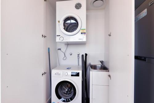 One Bedroom Apartment image 5
