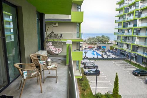 Sea la Vie 2BR Apt Spa n Pool Beach resort