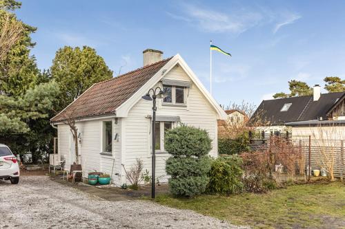 Guesthouse close to the beaches in Höllviken - Strandhem