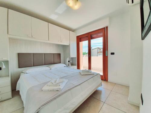 1 queen bed, 1 sofa bed
