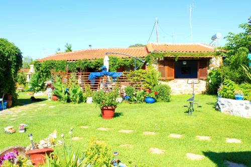  Flower House by the sea halkidiki, Pension in Nea Kallikratia