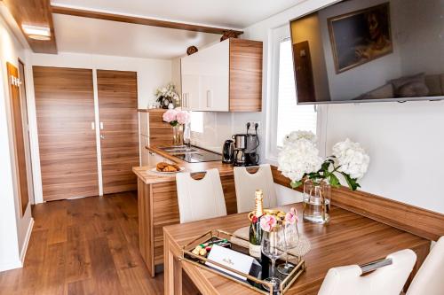 Floating Sea House Aurora – Portoroz, MO