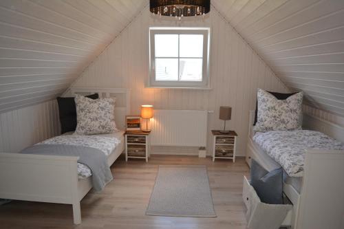 Kapitanshaus Zerpenschleuse Holiday Chalet 6.7km von Am Rollberg entfernt