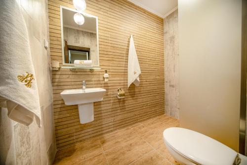 Hotel Antique - image 12