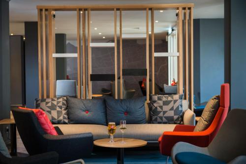 Bar/lounge, Holiday Inn Express Edinburgh - Leith Waterfront By IHG in Edinburgh