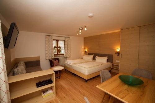 Ferienhaus Rosa 1 & 3 106m von Gernspitzstraße entfernt