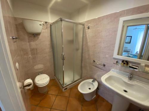 Queen Room with Sea View image 8