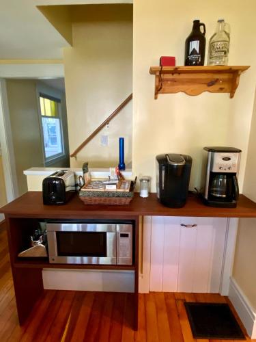 Newly Renovated 3BR Hudson Valley House in Ulster Park, USA