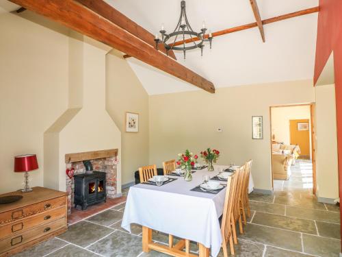 Fair Lea Barn - image 2